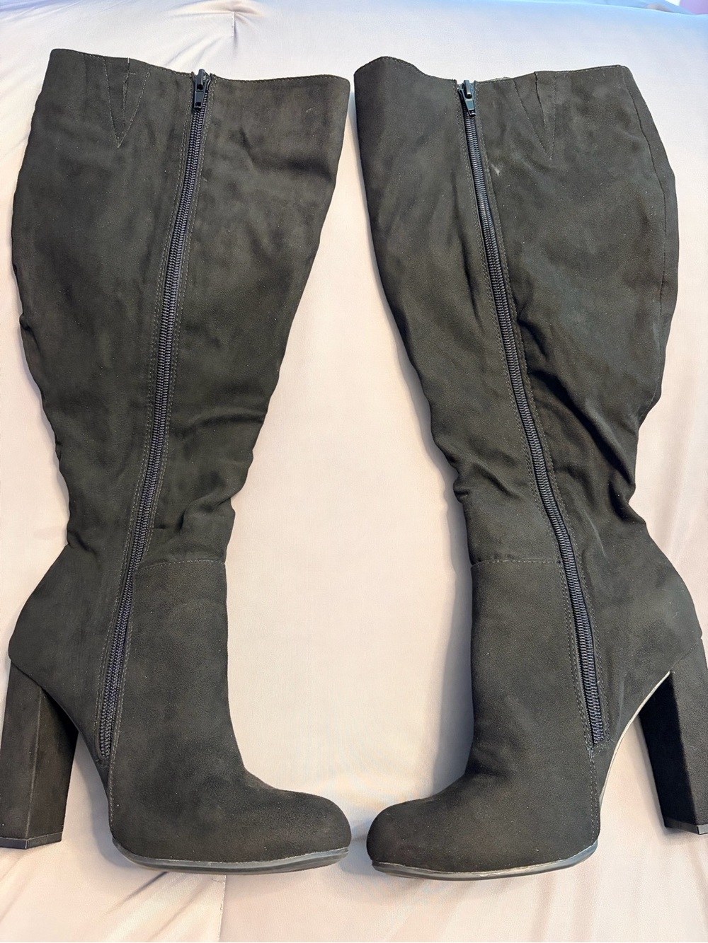 Journee Collection Vivian Black Suede Ruffle Boots 6.5 WC
